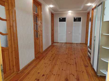 8 otaqlı həyət evi/bağ evi - Gəncə - 286 m²