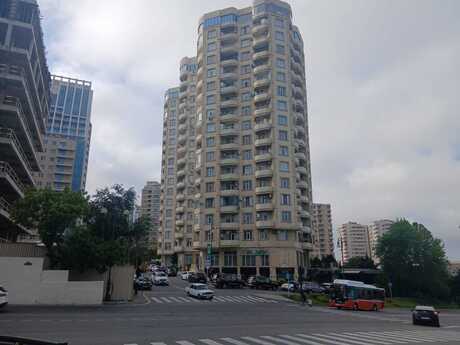 4 otaqlı yeni tikili - Elmlər Akademiyası m. - 170 m²