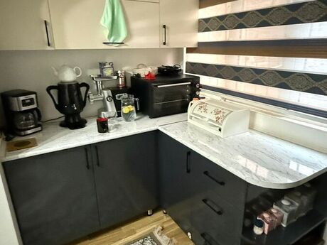 3 otaqlı köhnə tikili - İnşaatçılar m. - 80 m²