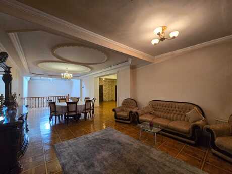 11 otaqlı həyət evi/bağ evi - Nəsimi m. - 560 m²