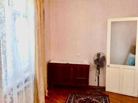 2 otaqlı köhnə tikili - Neftçilər m. - 45 m²