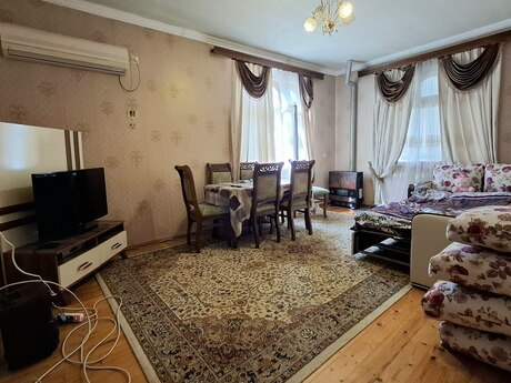 3 otaqlı həyət evi/bağ evi - Keşlə q. - 360 m²