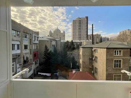 3-комн. вторичка - м. 28 мая - 81 м²