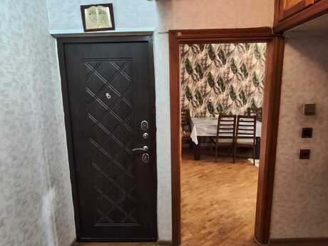 3-комн. вторичка - м. Иншаатчылар - 60 м²