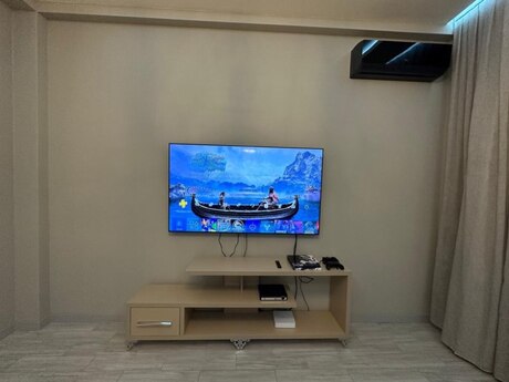 6 otaqlı həyət evi/bağ evi - Novxanı q. - 300 m²