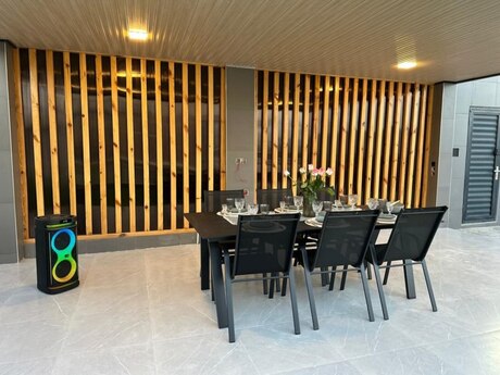 6 otaqlı həyət evi/bağ evi - Novxanı q. - 300 m²