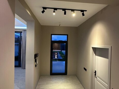 6 otaqlı həyət evi/bağ evi - Novxanı q. - 300 m²