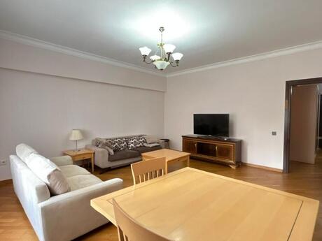 3-комн. новостройка - м. 28 мая - 120 м²