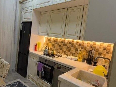 3-комн. новостройка - м. Иншаатчылар - 110 м²