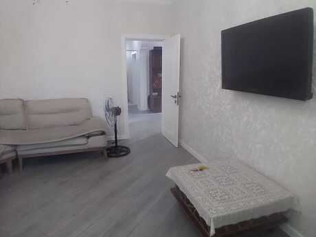 7 otaqlı həyət evi/bağ evi - Masazır q. - 240 m²