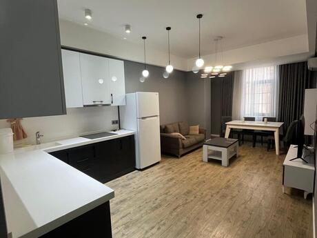 1-комн. новостройка - м. Элмляр Академиясы - 68 м²