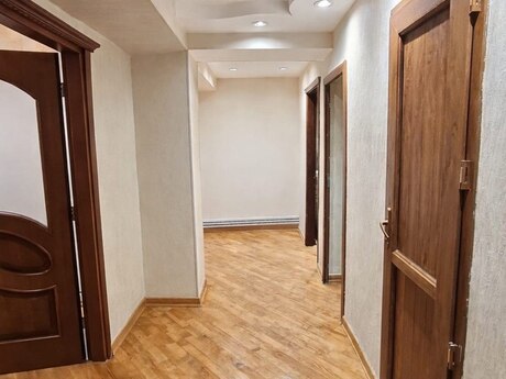 3-комн. вторичка - м. Элмляр Академиясы - 90 м²