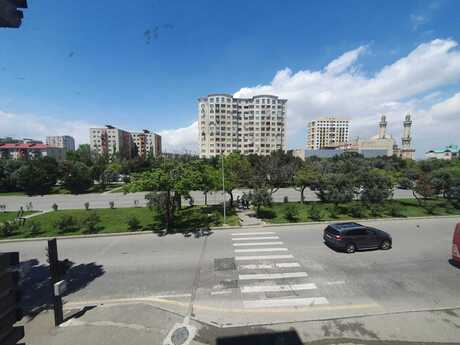 2-комн. вторичка - м. Нефтчиляр - 50 м²