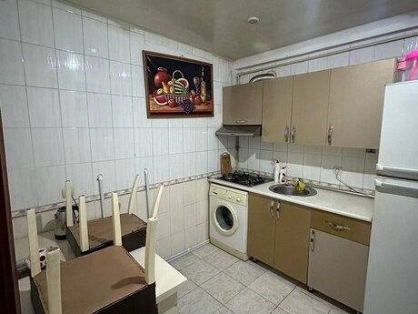 3-комн. вторичка - м. Элмляр Академиясы - 100 м²