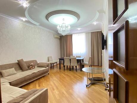 3-комн. новостройка - м. Иншаатчылар - 130 м²