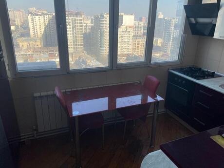 2-комн. новостройка - м. 28 мая - 80 м²