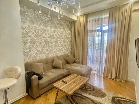2-комн. новостройка - м. Элмляр Академиясы - 60 м²