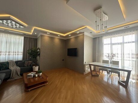 3-комн. новостройка - м. 20 января - 120 м²
