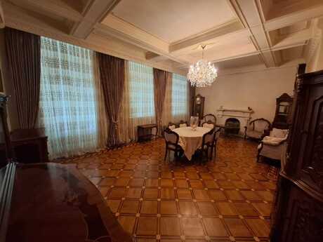 6 otaqlı köhnə tikili - İçəri Şəhər m. - 200 m²