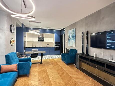 4-комн. новостройка - м. 8 ноября - 147 м²