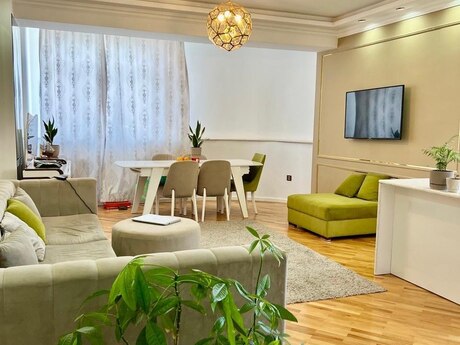 3-комн. новостройка - м. 28 мая - 100 м²