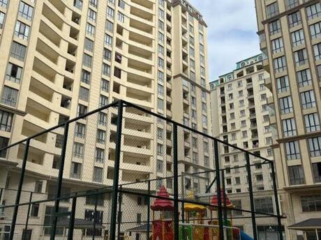 3-комн. новостройка - м. 28 мая - 110 м²