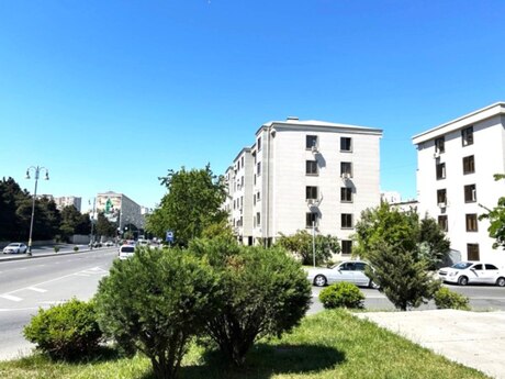 3 otaqlı köhnə tikili - Elmlər Akademiyası m. - 70 m²
