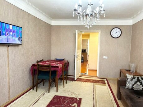 3 otaqlı köhnə tikili - Elmlər Akademiyası m. - 70 m²