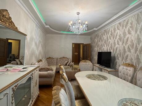 4 otaqlı yeni tikili - İnşaatçılar m. - 140 m²