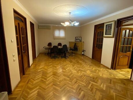 6 otaqlı həyət evi/bağ evi - Nərimanov r. - 340 m²