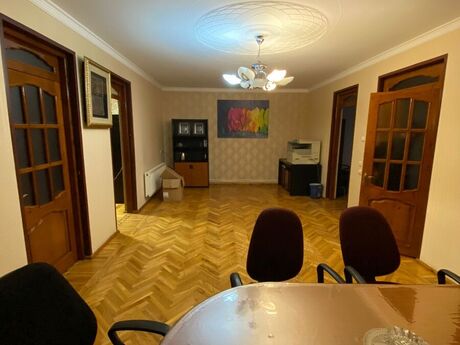 6 otaqlı həyət evi/bağ evi - Nərimanov r. - 340 m²