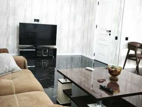 2 otaqlı həyət evi/bağ evi - İnşaatçılar m. - 76 m²