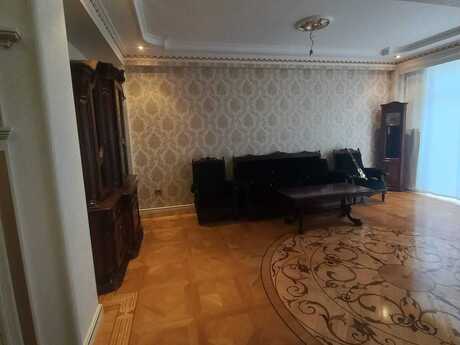 Obyekt - Ağ şəhər q. - 145 m²