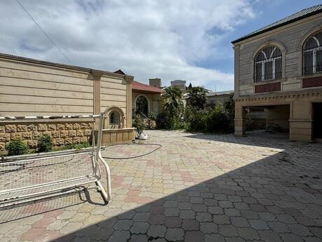 6 otaqlı həyət evi/bağ evi - Biləcəri q. - 370 m²