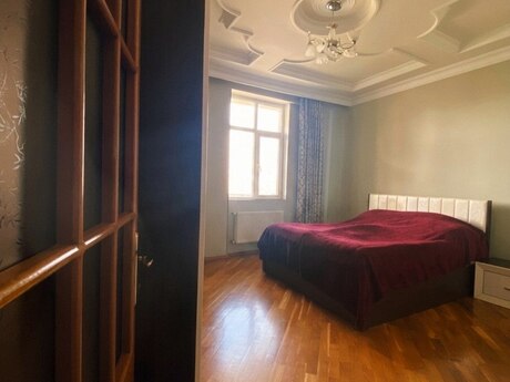 4 otaqlı yeni tikili - Memar Əcəmi m. - 152 m²
