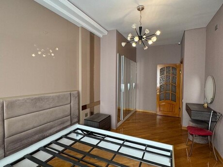 3 otaqlı yeni tikili - İnşaatçılar m. - 125 m²