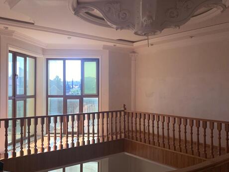 7 otaqlı həyət evi/bağ evi - Bakıxanov q. - 307 m²
