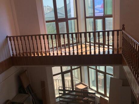 7 otaqlı həyət evi/bağ evi - Bakıxanov q. - 307 m²