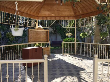 6 otaqlı həyət evi/bağ evi - Buzovna q. - 225 m²