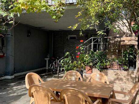 6 otaqlı həyət evi/bağ evi - Xətai r. - 165 m²