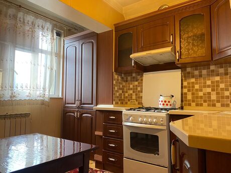 2 otaqlı köhnə tikili - İnşaatçılar m. - 60 m²