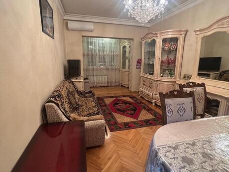 2 otaqlı köhnə tikili - Azadlıq Prospekti m. - 70 m²