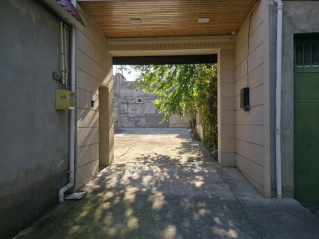 5 otaqlı həyət evi/bağ evi - Qaraçuxur q. - 280 m²