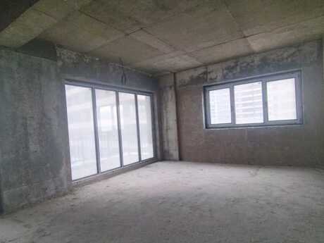 4 otaqlı yeni tikili - Xətai r. - 194 m²