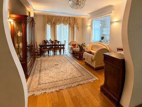 3 otaqlı yeni tikili - 8 Noyabr m. - 130 m²
