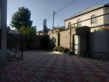 5 otaqlı həyət evi/bağ evi - Bakıxanov q. - 190 m²
