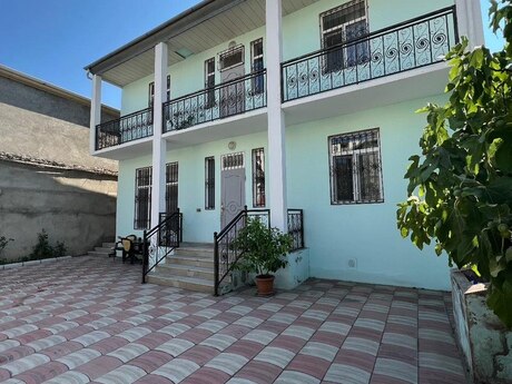 5 otaqlı həyət evi/bağ evi - Bakıxanov q. - 190 m²
