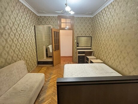 2 otaqlı köhnə tikili - 8-ci mikrorayon q. - 65 m²