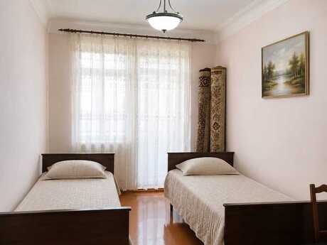 3 otaqlı köhnə tikili - Elmlər Akademiyası m. - 70 m²