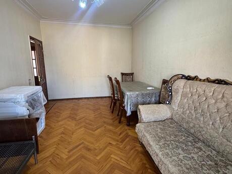 3 otaqlı köhnə tikili - İnşaatçılar m. - 90 m²